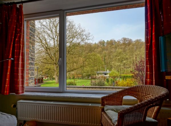 Cost of Fiberglass Window Repair in Benton