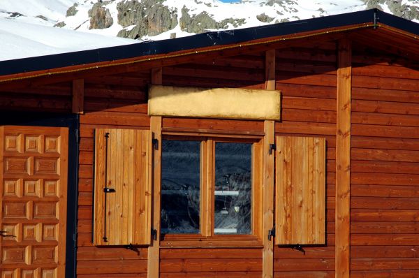 Cost of Cabin Window Repair in Benton